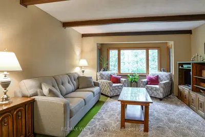 52 Robert Road W, Huntsville, On P1h 2j4