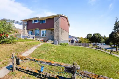 102 The Country Way, Kitchener, On N2e 2k8