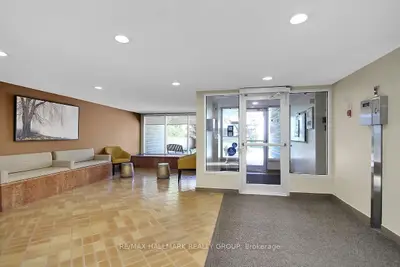 555 Brittany Drive 704, Manor Park - Cardinal Glen And Area, On K1k 4c5