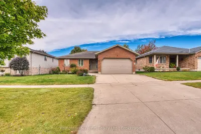 755 Wallace Avenue S, North Perth, On N4w 1y7