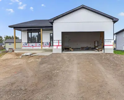 18 Durant Street, Petawawa, On K8h 0g2