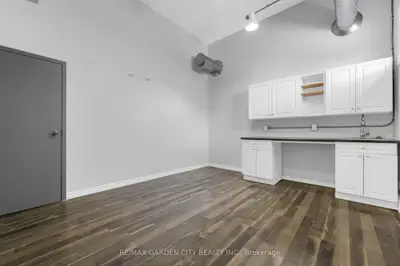 16 Myrtle Avenue 9b, Hamilton, On L8m 2e9