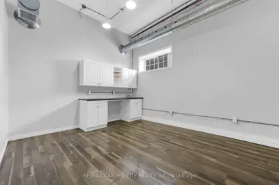 16 Myrtle Avenue 9b, Hamilton, On L8m 2e9