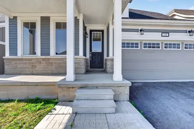 19 Oakmont Drive, Loyalist, On K0h 1g0