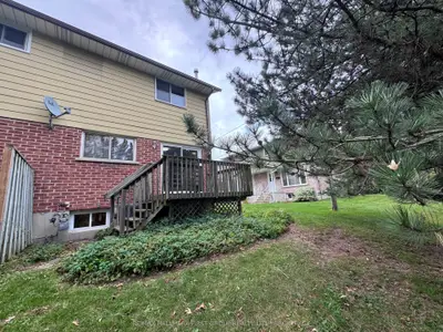 23 Addington Street 17, Loyalist, On K7n 1c6