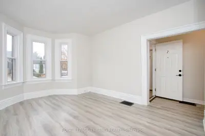 53 Gladstone Avenue 2, St. Thomas, On N5r 2l7