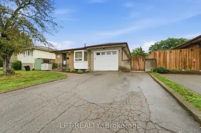 208 DEVERON Crescent, London South, ON N5Z 4J3