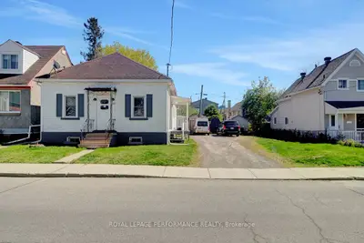 228 CARILLON Street, Vanier and Kingsview Park, ON K1L 5X8