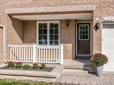 128 MACASSA Circle, Kanata, ON K2T 1J9