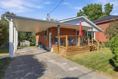 230 Euclid Avenue, Peterborough, On K9h 1m4