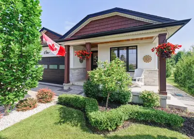 1 Creek Side Place, Lambton Shores, On N0m 1t0