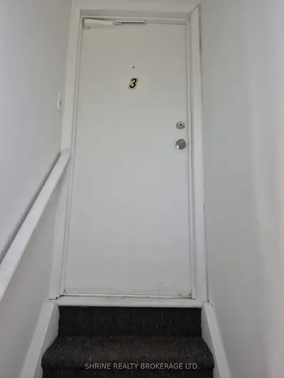 13 Sterling Street 3, London East, On N5y 1y4