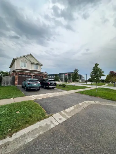2537 (upper) Meadowgate Boulevard, London South, On N6m 1l8