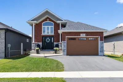 50 Potter Drive, Loyalist, On K0h 2h0