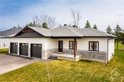 13 Morrison Drive, Whitewater Region, On K0j 1k0