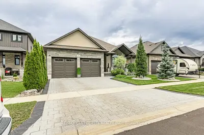 26 Elwood Street, Strathroy-caradoc, On N7g 3h3