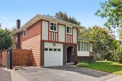 16 EASTPARK Drive, Blackburn Hamlet, ON K1B 3Z8