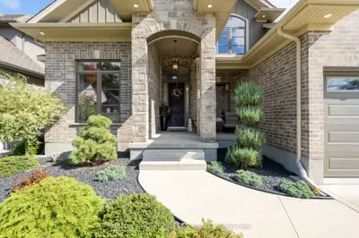 1042 Melsetter Way, London North, On N6g 0s5