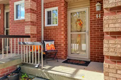 34 Dynasty Avenue 44, Hamilton, On L8g 5c8