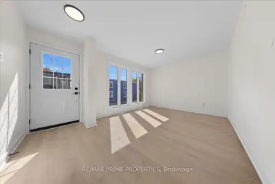 207 Carillon Street, Vanier And Kingsview Park, On K1l 5x7