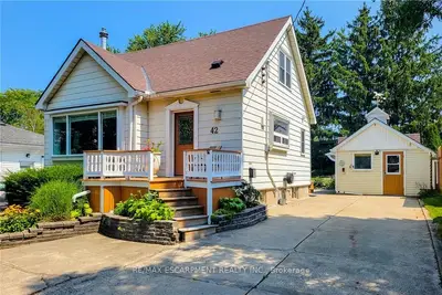 42 Lake Avenue N, Hamilton, On L8e 1l3