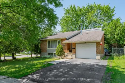 31 Mulberry Lane, Waterloo, On N2l 5l4