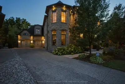 2425 Waterside Close, London North, On N6g 0m1