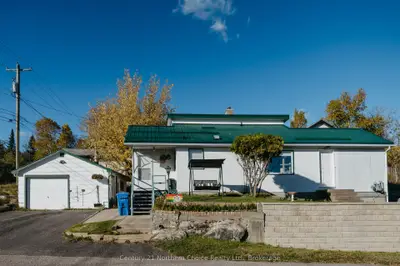 100 Regina Avenue, Kenora, On P9n 2z7