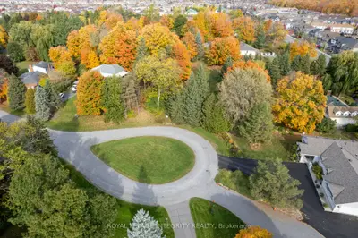 18 Howard Court, Barrhaven, On K2j 3z8