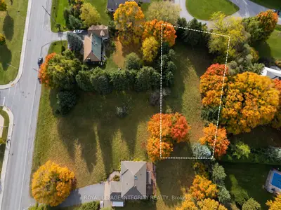 18 Howard Court, Barrhaven, On K2j 3z8