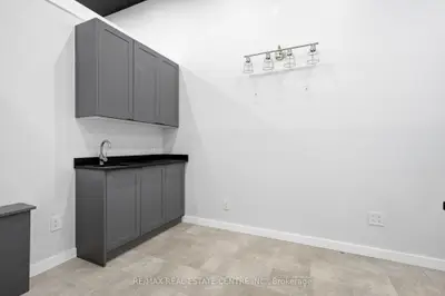 45 Wyndham Street N 103, Guelph, On N1h 4e4