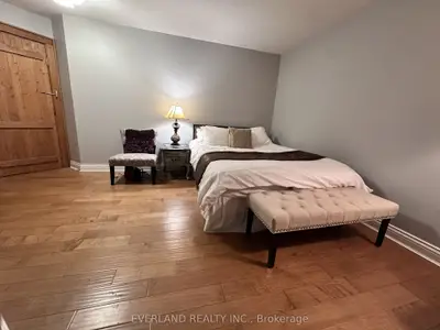 3369 St Paul Avenue Prime Bedroom, Niagara Falls, On L2j 2m3
