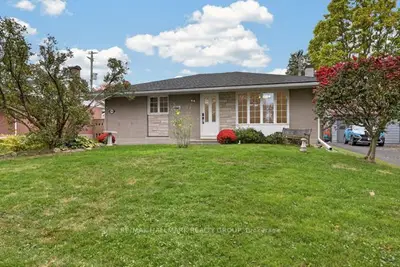 2524 Hopkins Road, Britannia Heights - Queensway Terrace N And Area, On K2b 7x7