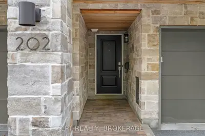 202 Dalkeith Private, Tunneys Pasture And Ottawa West, On K1y 2h7