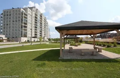 260 VILLAGEWALK Boulevard 802, London North, ON N5X 0A6