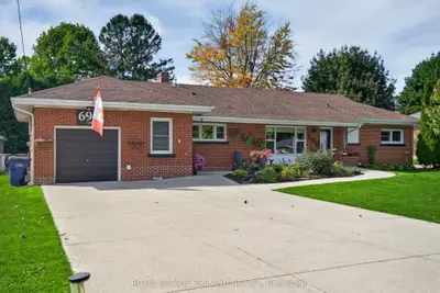 696 Queen Street, Chatham-kent, On N7m 2k2