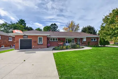 696 Queen Street, Chatham-kent, On N7m 2k2