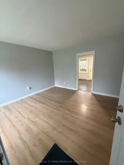 1269 Clonsilla Avenue A, Peterborough, On K9j 5z1