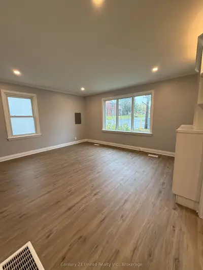 1055 Western Avenue Main Floor, Peterborough, On K9j 5w5