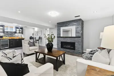 93 Mctaggart Court, London North, On N5x 3l9