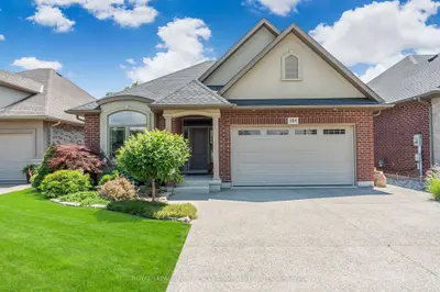 104 Brookhaven Court, Welland, On L3c 0a4