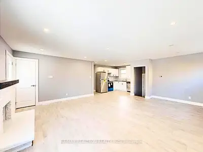 77 Godfrey Drive Unit A, London East, On M5v 2e8