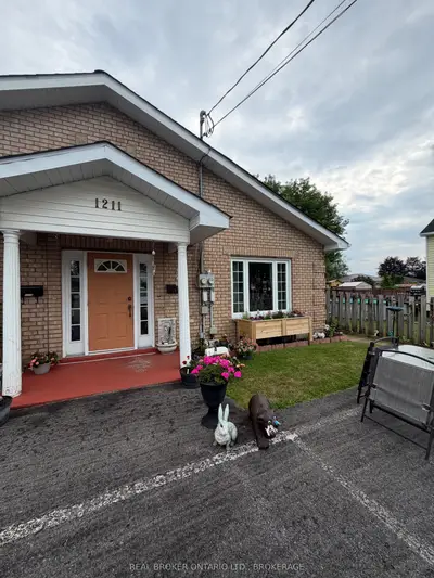 1211a-1211b Notre Dame Street, Cornwall, On K6j 4y7