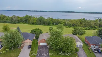 16 Crescent Moon Lane, Kawartha Lakes, On L0c 1g0