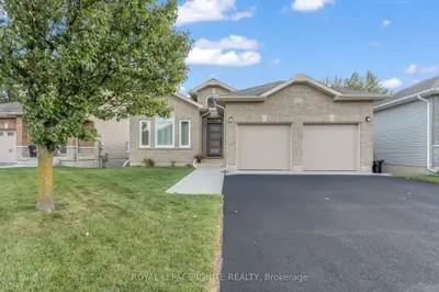 1234 Mazzolin Crescent, Kingston, On K7p 0g7