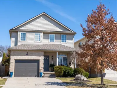 845 Brandenburg Boulevard, Waterloo, On N2t 2x5