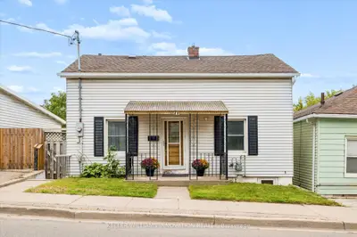 77 Beverly Street, Cambridge, On N1r 3z6