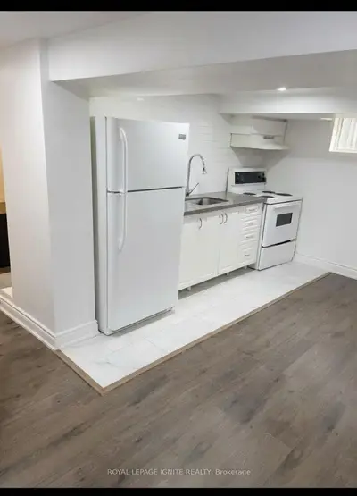 36 West 4th Street Bsmt, Hamilton, On L9c 3m3