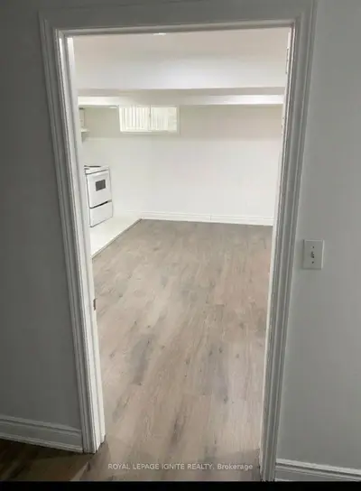 36 West 4th Street Bsmt, Hamilton, On L9c 3m3