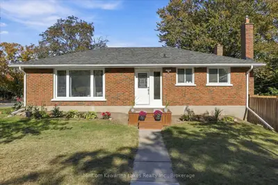 398 Applegrove Avenue, Peterborough, On K9h 5l7